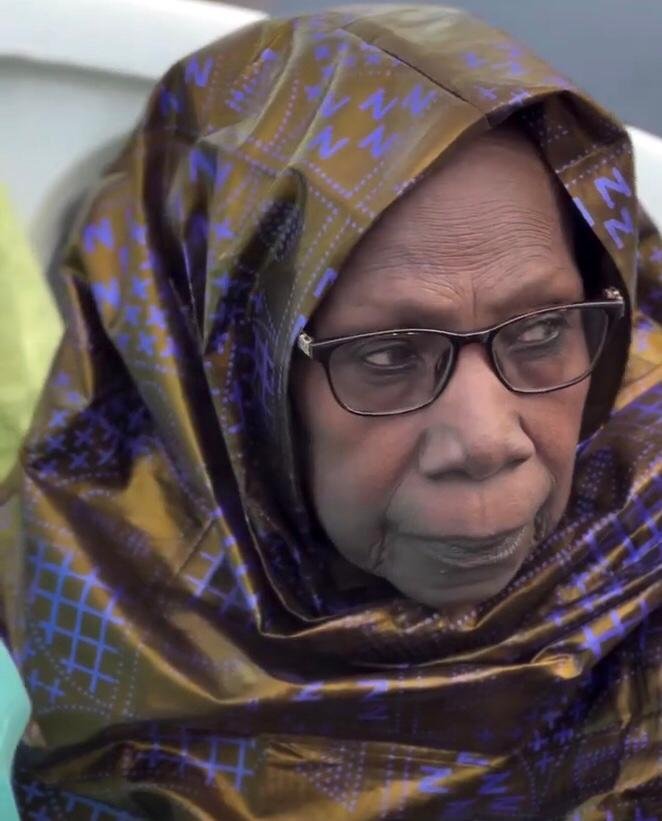 Lire la suite à propos de l’article Disparition d’Adja Khar Mbaye Madiaga, la mélodie éternelle du Sénégal, Ouza Diallo témoigne.