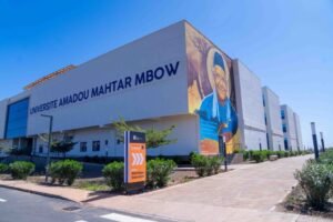 Lire la suite à propos de l’article Grève illimitée à l&rsquo;Université Amadou Mahtar Mbow : les enseignants en colère contre le retard de paiement des salaires.