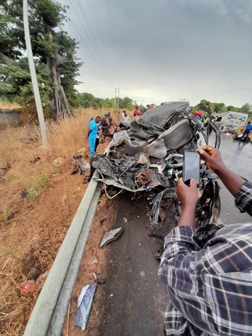 You are currently viewing Accident de la route en Gambie : 7 morts et 8 blessés dans une collision impliquant des véhicules sénégalais.