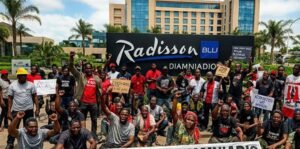 Lire la suite à propos de l’article Hôtel Radisson de Diamniadio: les travailleurs grévistes expulsés par la gendarmerie, le FRAPP en alerte.