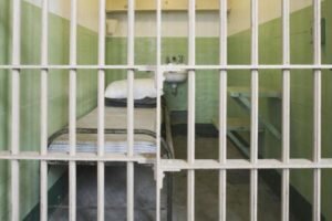 Lire la suite à propos de l’article Sébikotane : un chauffeur escroc arrêté par la gendarmerie pour vol de chaises