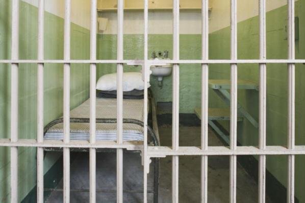 Lire la suite à propos de l’article Sébikotane : un chauffeur escroc arrêté par la gendarmerie pour vol de chaises