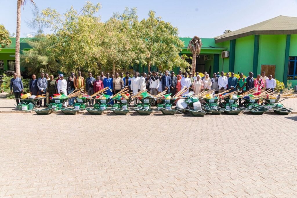 Lire la suite à propos de l’article Verdissement des écoles : le gouvernement équipe les communautés locales