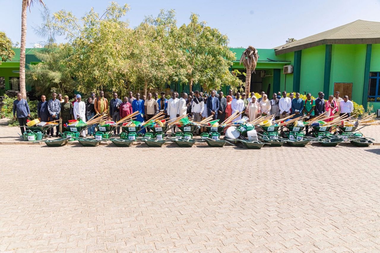 You are currently viewing Verdissement des écoles : le gouvernement équipe les communautés locales